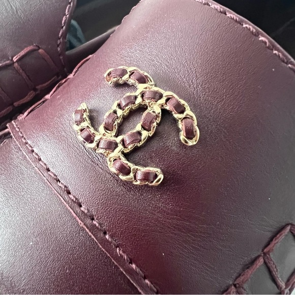 CHANEL | CC Interlocking Logo Gold Chain Burgundy Leather Loafers Moccasin 37.5 - Picture 6 of 16